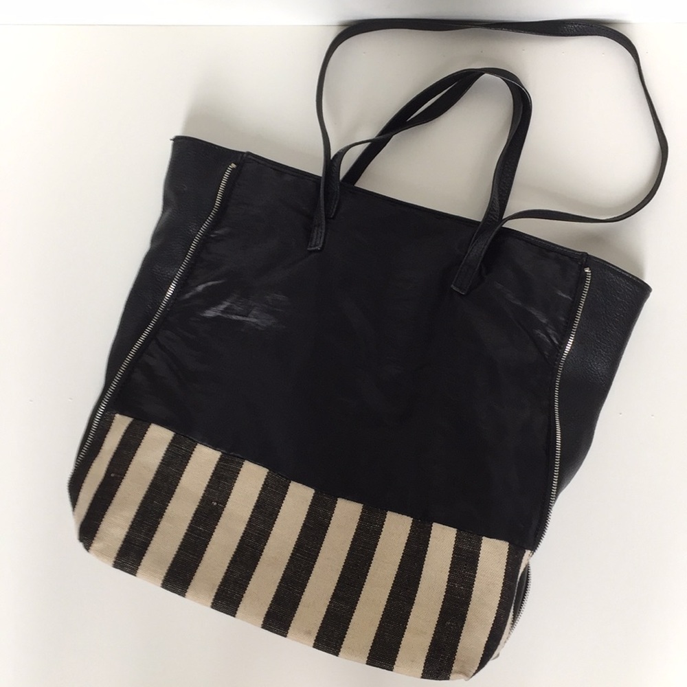 Kelsi Dagger fashion bag.